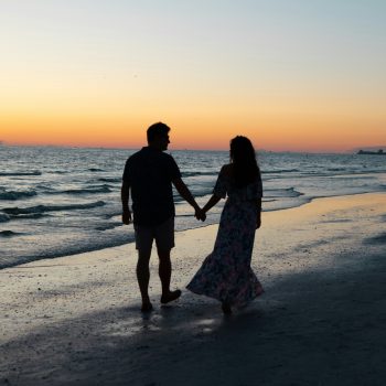 असतेस तू जवळ जेव्हा