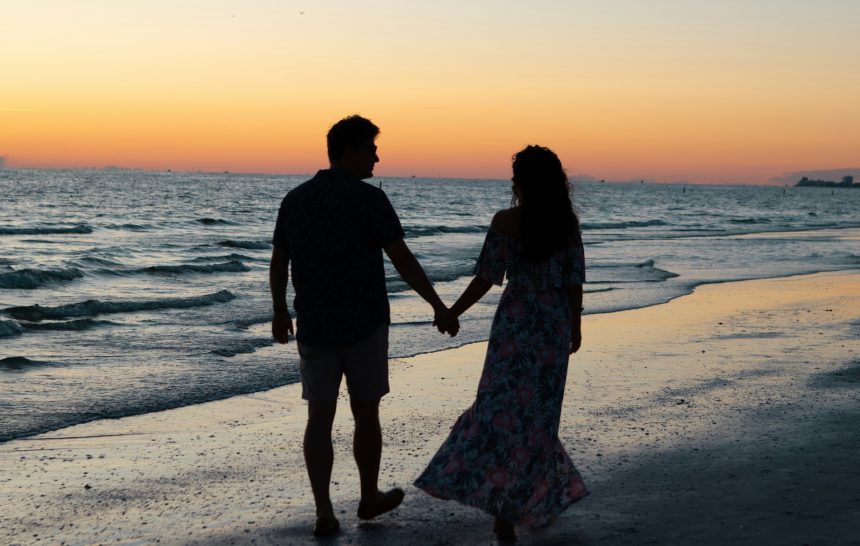 असतेस तू जवळ जेव्हा