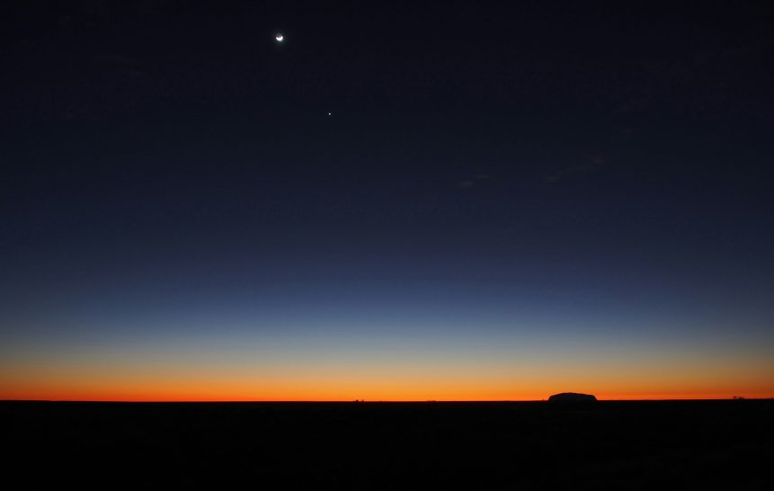 रात मात्र सरली नाही