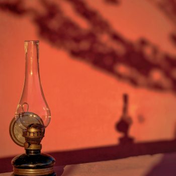 दिवाच चोरून नेला या वातीने