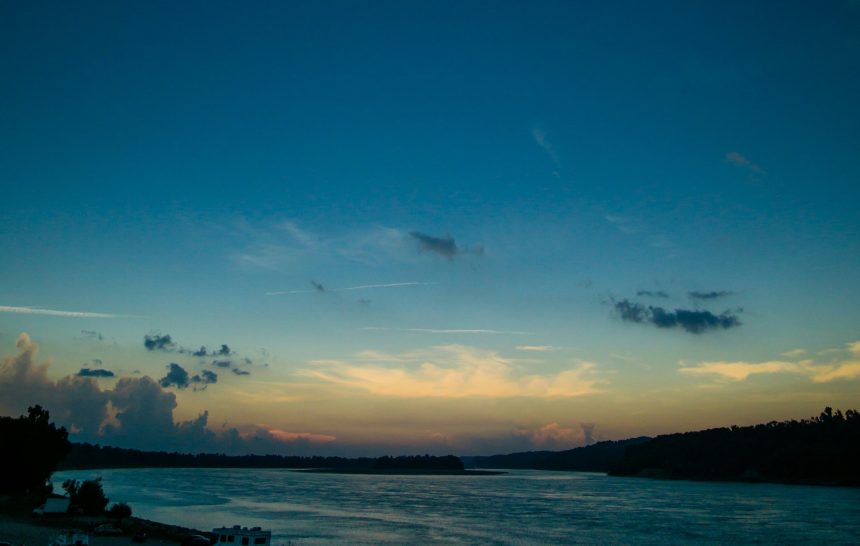 त्या निळ्या सांजप्रहरी उमगले मला