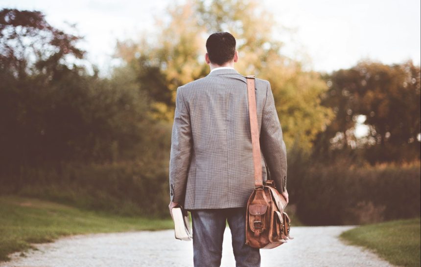 रीत ही होऊन बसली जगण्याची