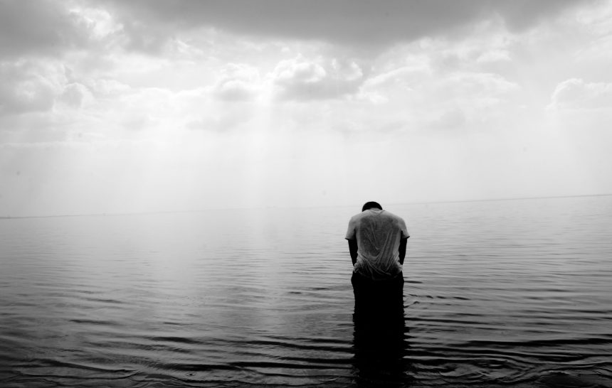 तुझ्यापुढे सगळं गौण मानून जगत होतो