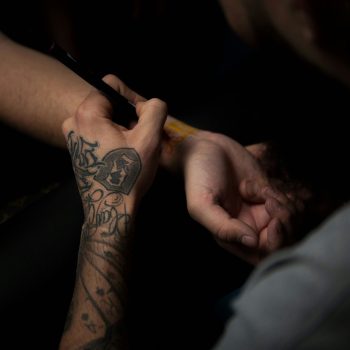 yannic-laderach-39Nlroo86XY-unsplash तुझ्या नावाचं गोंदण मिटता मिटेना