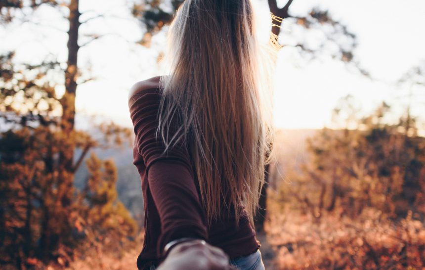 यावं मी तुझ्यामागंमागं धावत असं